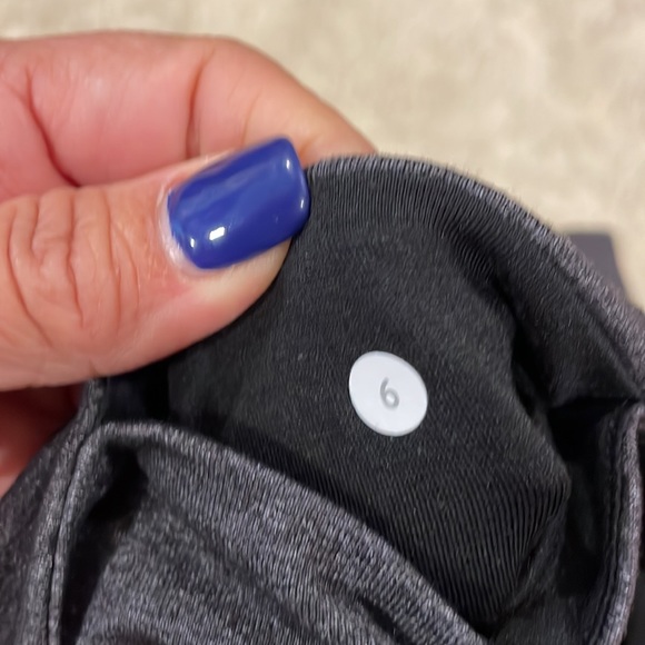 Lululemon CLOSET CLEAN OUT- Leggings size 6 - Picture 3 of 4